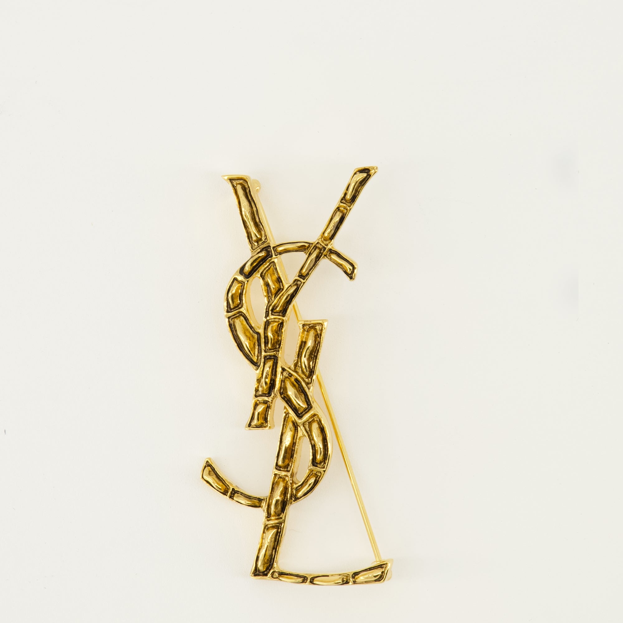 Image de l'article Broche Cassandre crocodile en métal doré de la marque Saint Laurent pour Unisex - Saison Printemps-Été 2026 - Vue de Face