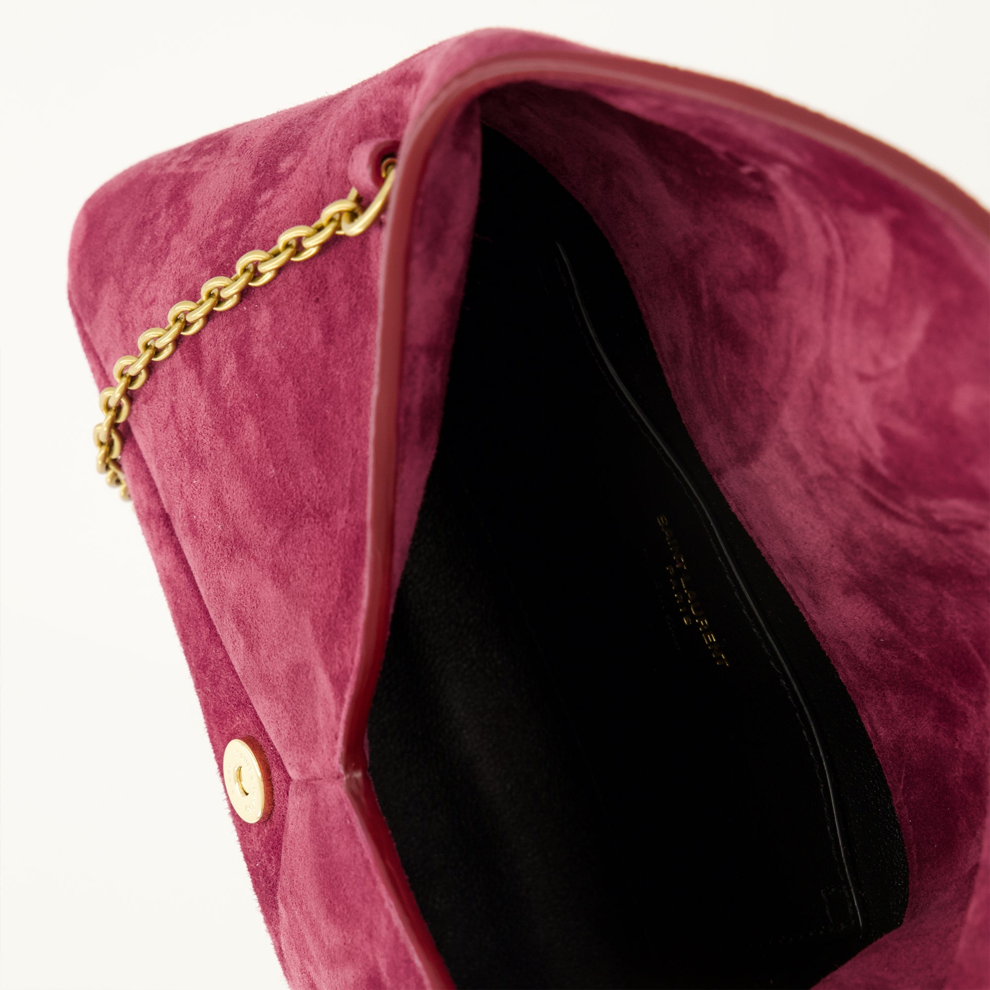 Image de l'article Petite pochette Cassandre en suède violette de la marque Saint Laurent pour Femme - Saison Printemps-Été 2026 - Vue détaillée_3