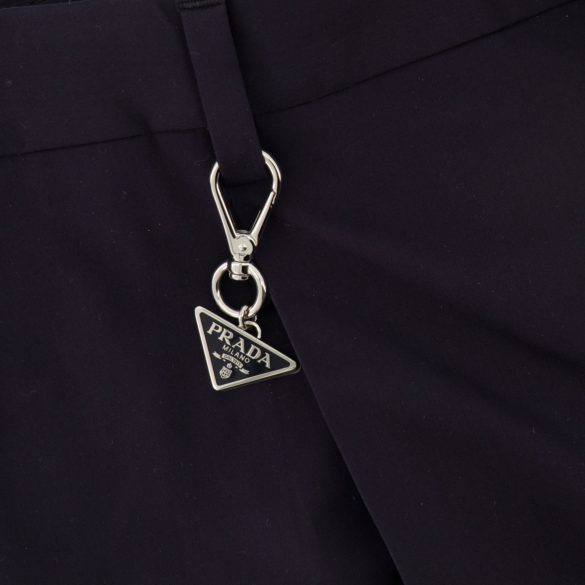 Image de l'article Pantalon de ville bleu marine de la marque Prada pour Homme - Saison Printemps-Été 2026 - Vue détaillée_1