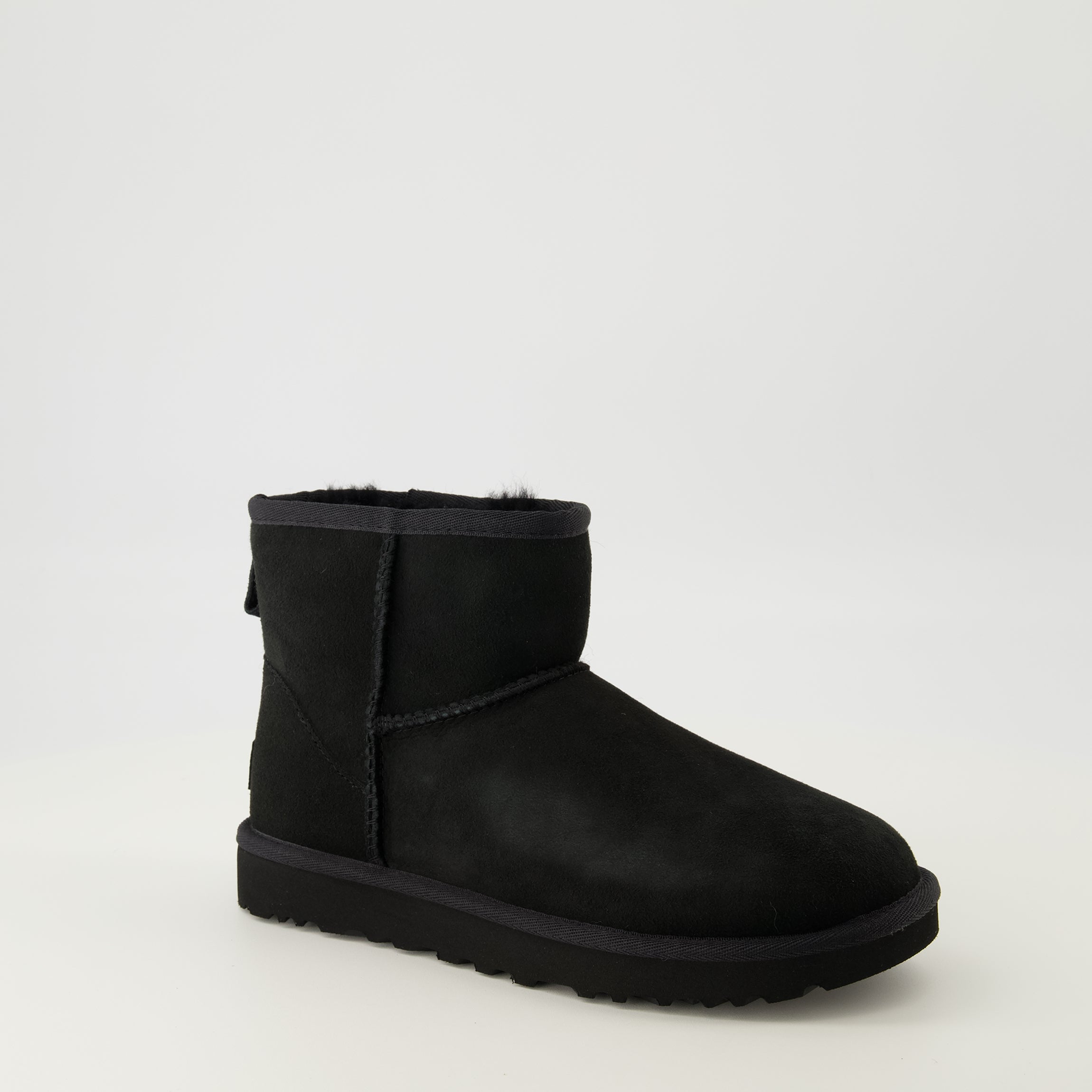 Image of the Ugg Women's Classic Mini II Boots - Autumn-Winter 2025 Season - Three quarters right front view