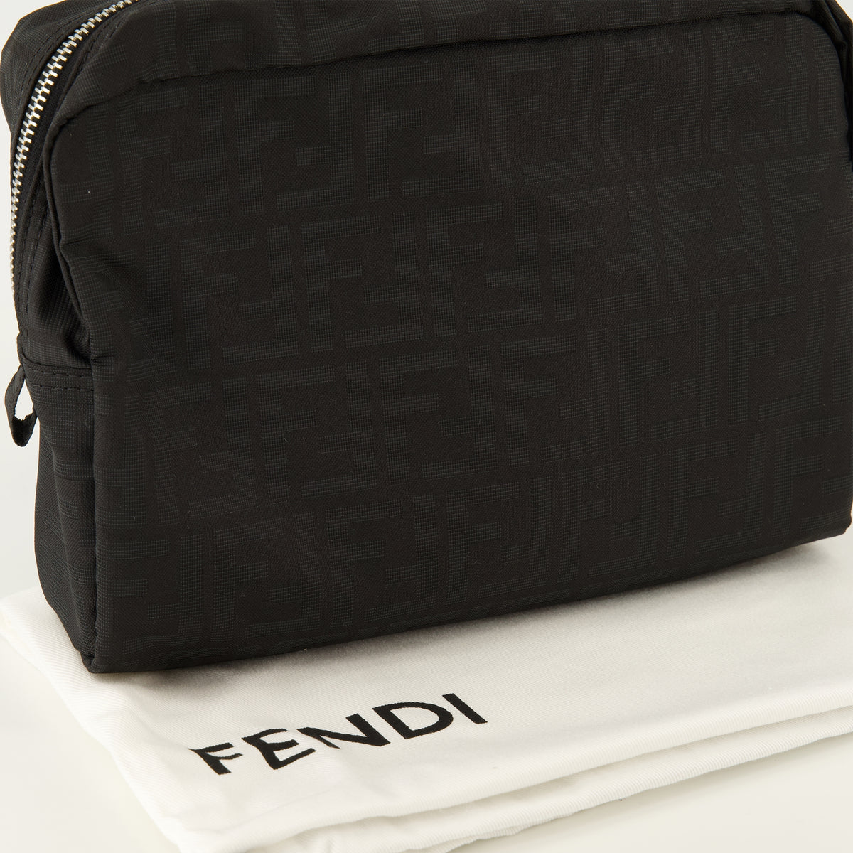 Pochettes Medium toiletry bag Fendi Noir Unisexe