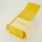 Imagen del brazalete O'Lock dorado de la marca Fendi para Mujer - Temporada Otoño-Invierno 2025 - Vista Detallada_3