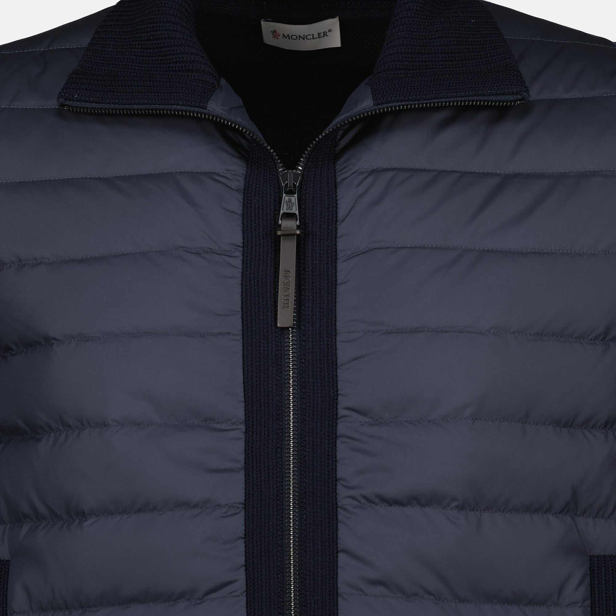 Image de l'article Cardigan bi-matière bleu marine de la marque Moncler pour Homme - Saison Printemps-Été 2026 - Vue détaillée_2