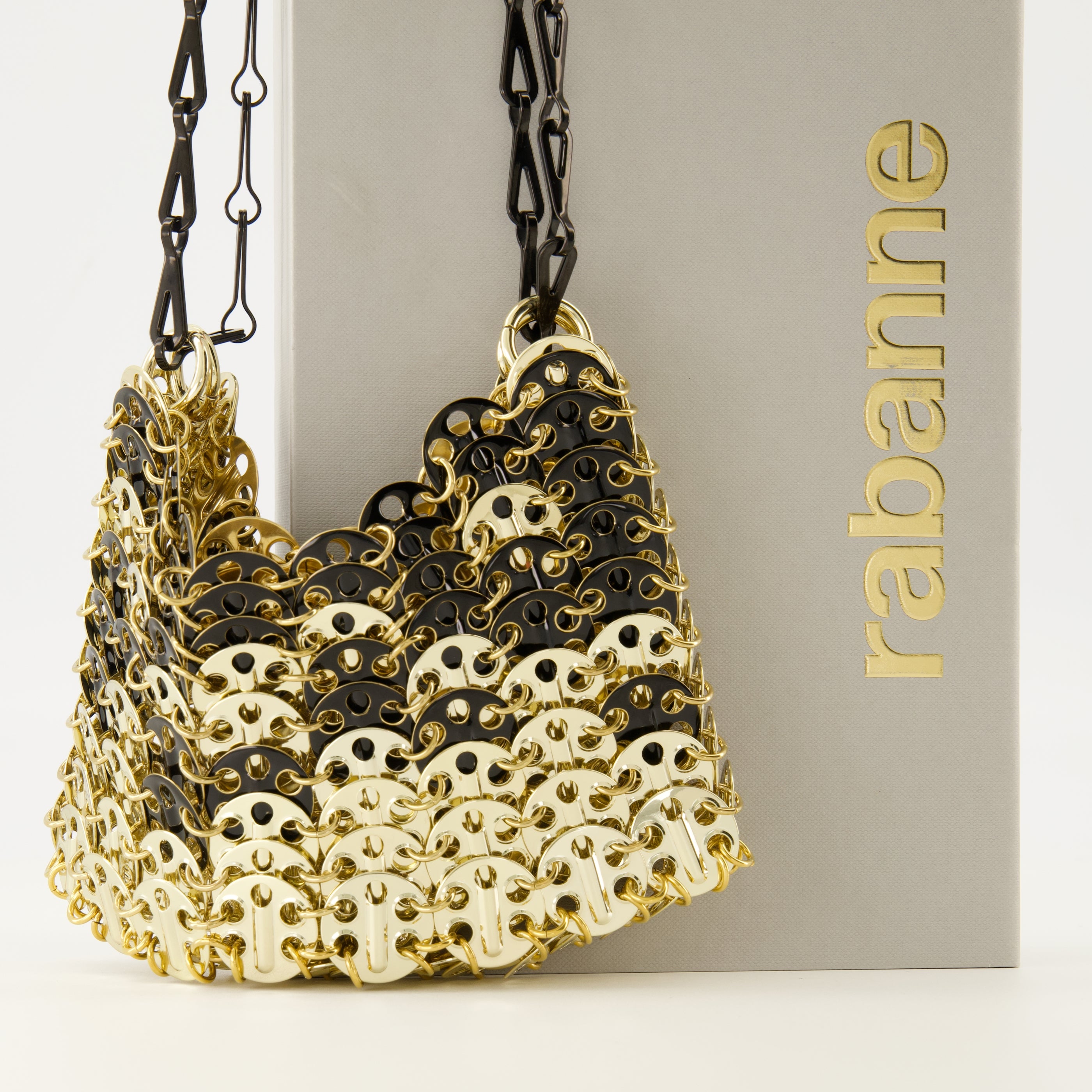 Image de l'article Sac Iconic 1969 nano doré et noir de la marque Rabanne pour Femme - Saison Printemps-Été 2026 - Vue détaillée_2