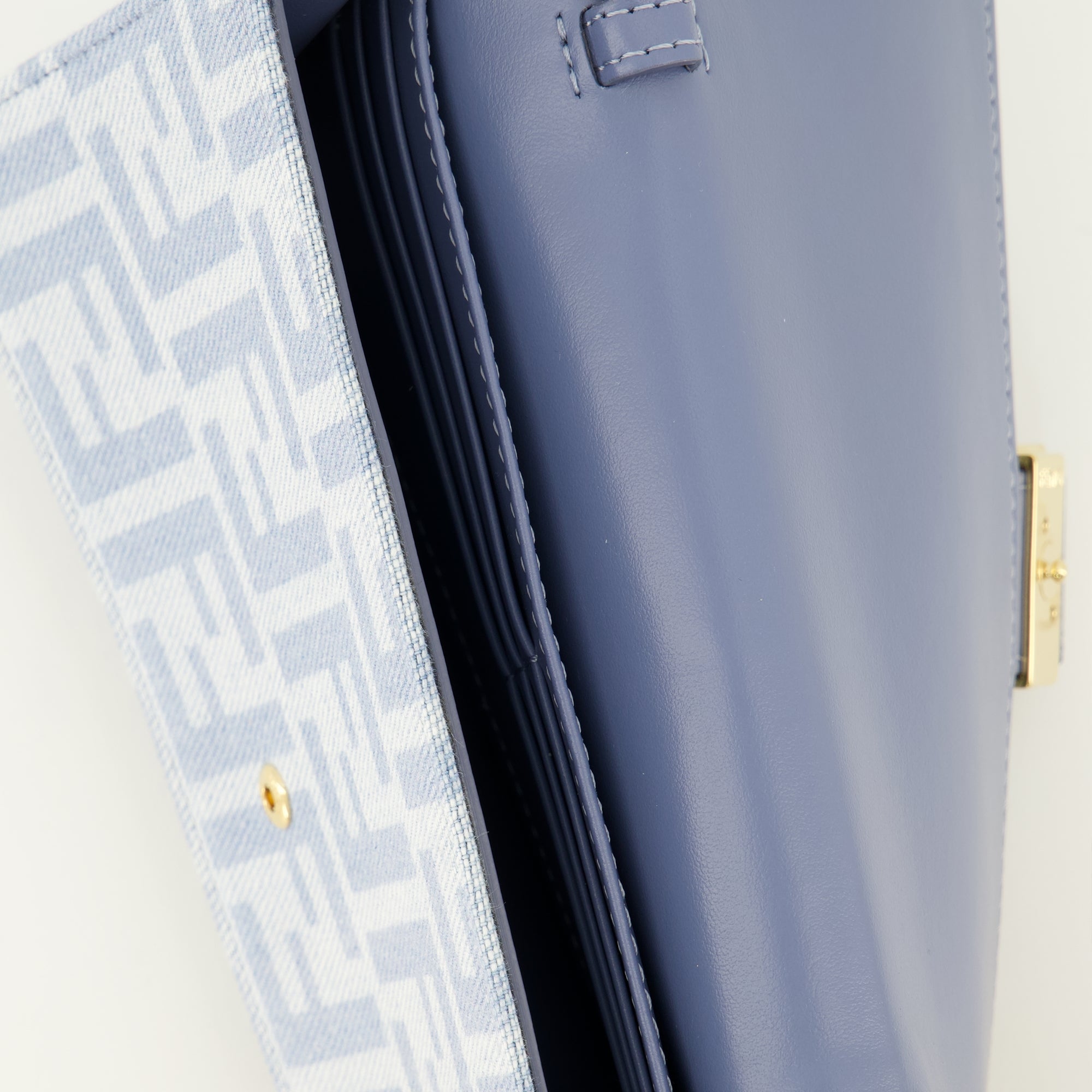 Sacs à main et épaule Baguette Denim FF Blue Chain Wallet Fendi Bleu Femme