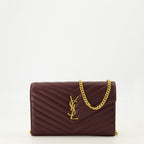 Imagem da Carteira Cassandre a corrente bordeaux da marca Saint Laurent para Senhora - Coleção Outono-Inverno 2025 - Vista Frontal