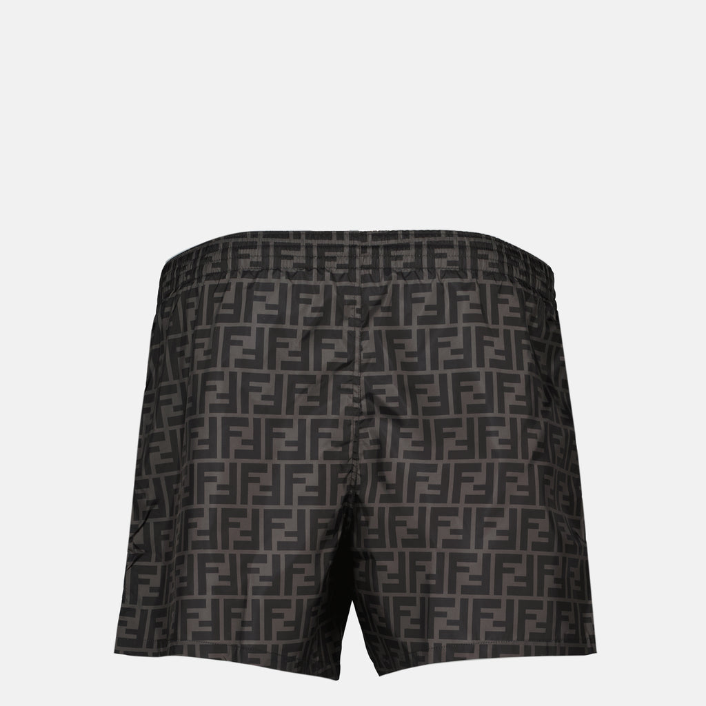 記事の画像 フェンディ メンズ FF グレー水着 - 春夏 2026年 - 後面ビュー