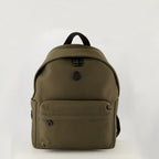 Image de l'article Sac à dos New Pierrick kaki de la marque Moncler pour Homme - Saison Printemps-Été 2026 - Vue de Face