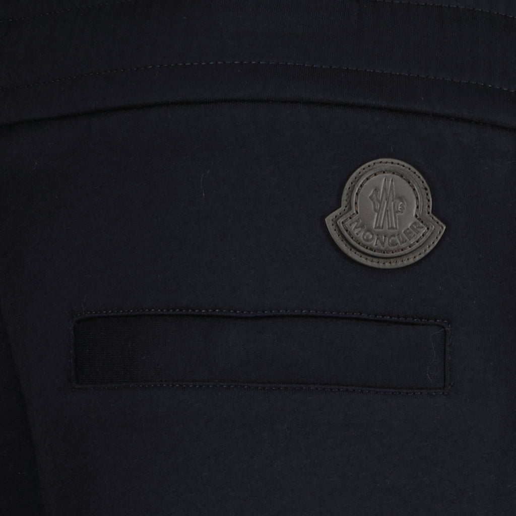Image de l'article Pantalon de survêtement bleu marine de la marque Moncler pour Homme - Saison Printemps-Été 2026 - Vue détaillée_1
