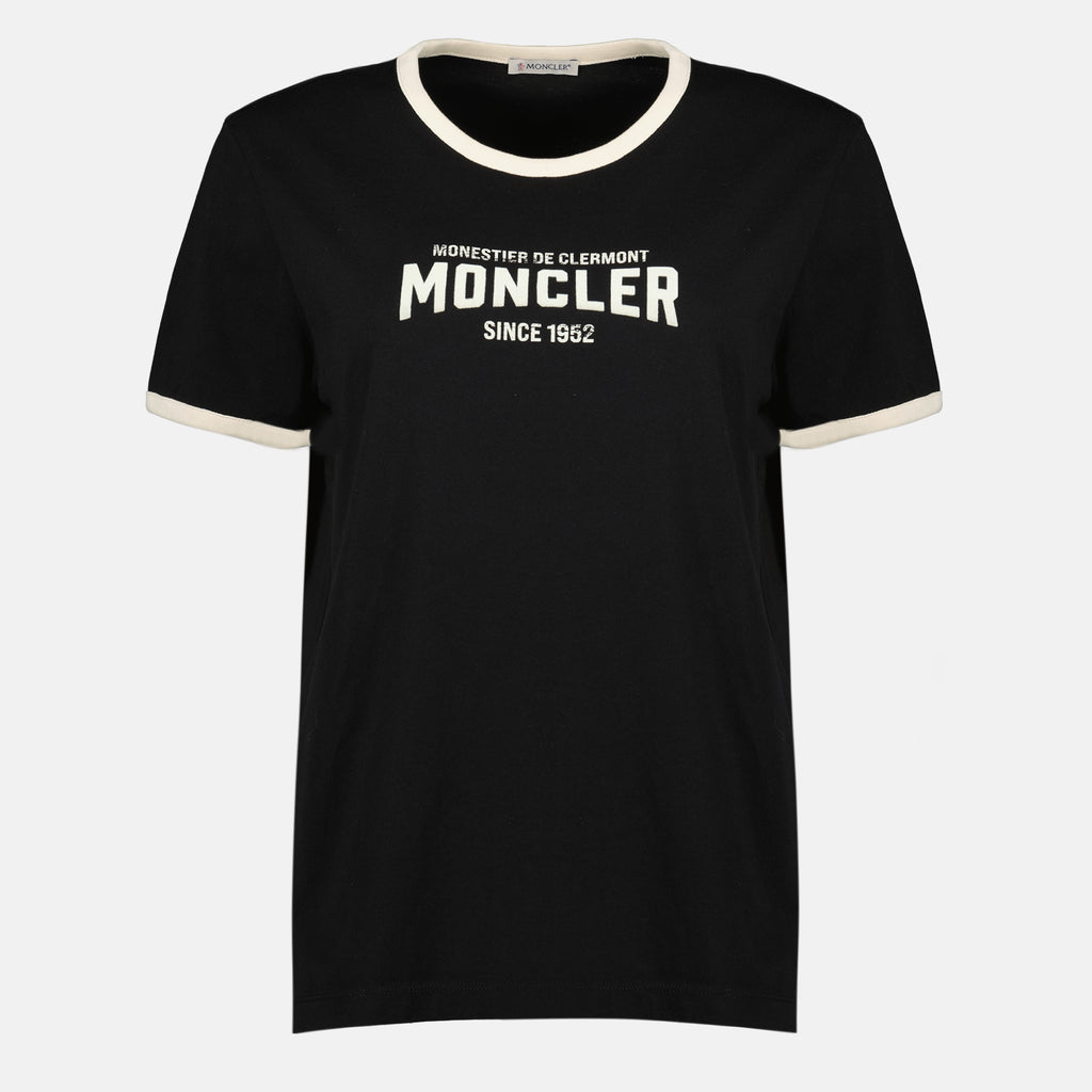 Immagine della T-shirt nera con logo in rilievo del marchio Moncler per donna - Collezione Primavera-Estate 2026 - Vista Frontale
