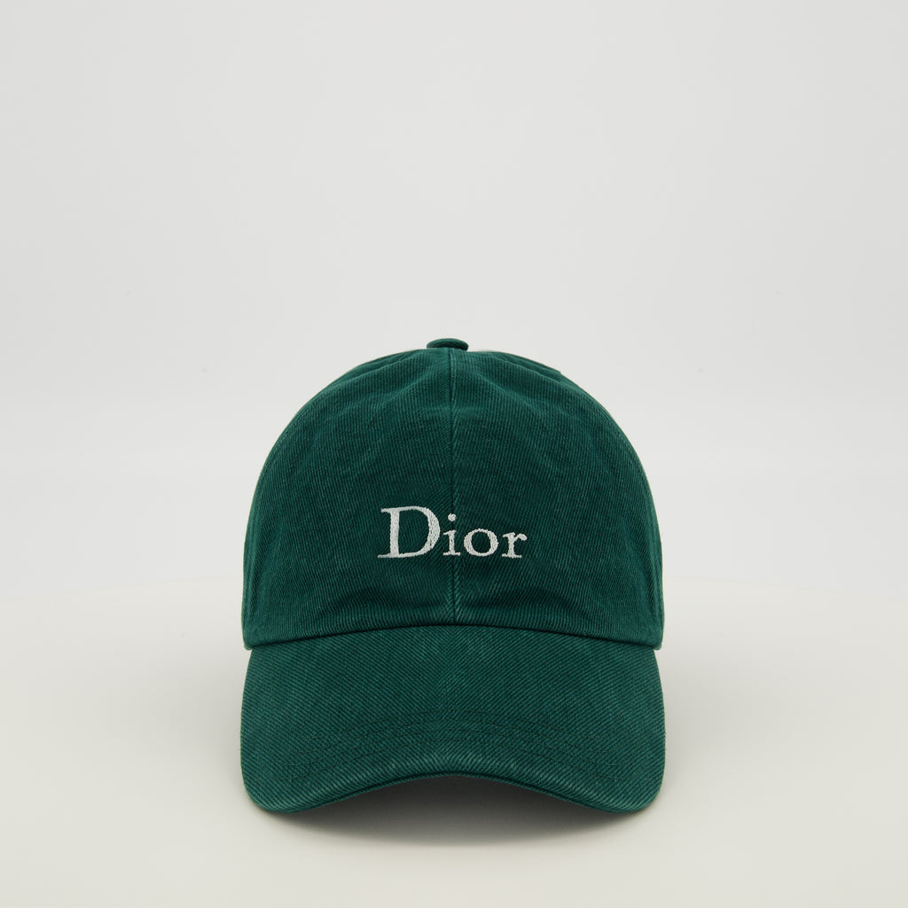 Image de l'article Casquette brodée verte de la marque Dior pour Homme - Saison Printemps-Été 2026 - Vue de Face