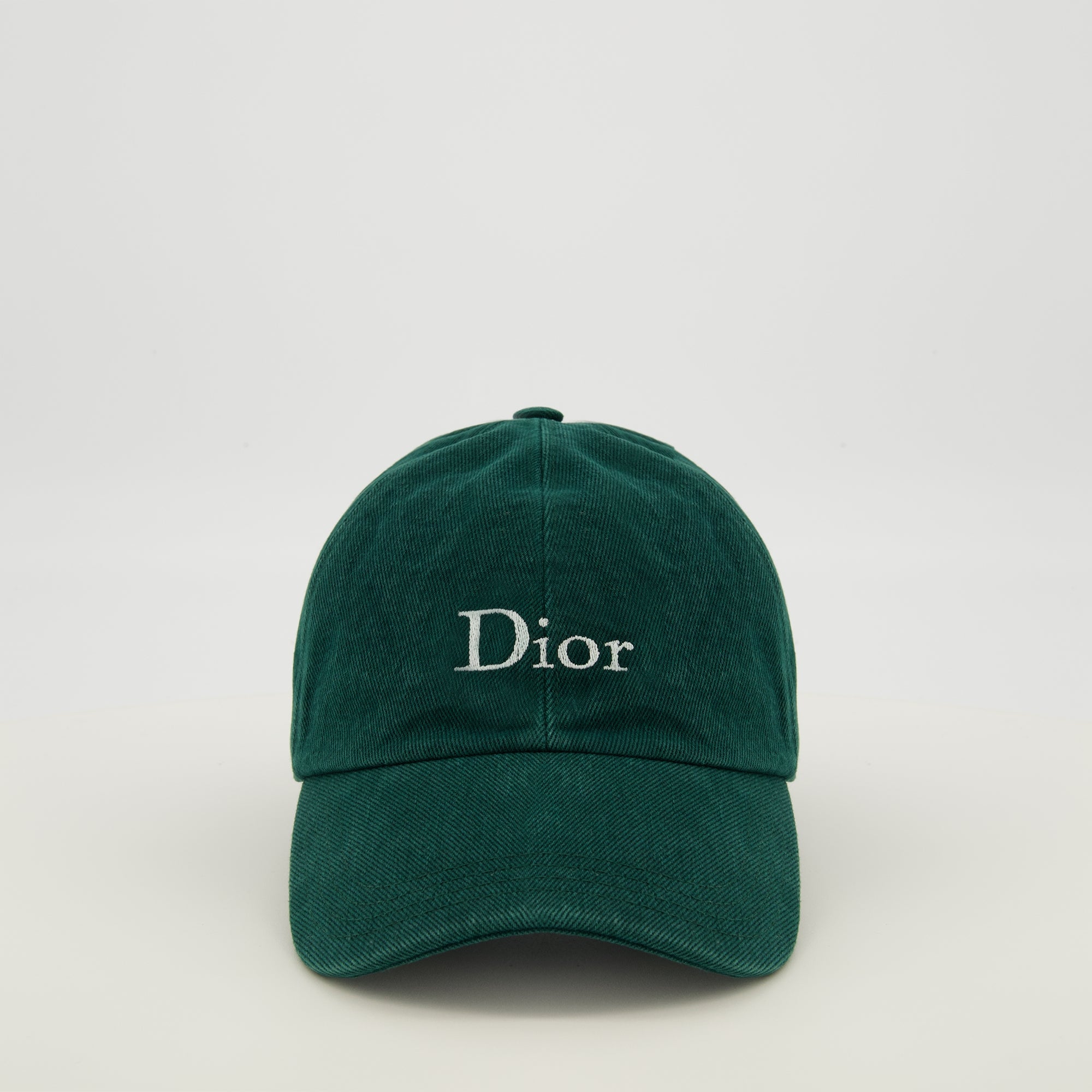 Image de l'article Casquette brodée verte de la marque Dior pour Homme - Saison Printemps-Été 2026 - Vue de Face