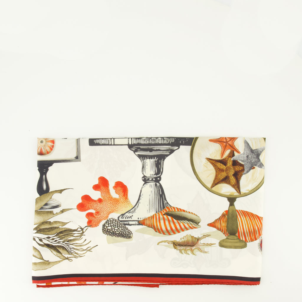 Image of the beige printed silk twill scarf from the brand Max Mara for Women - Spring-Summer 2026 - Detailed View_2