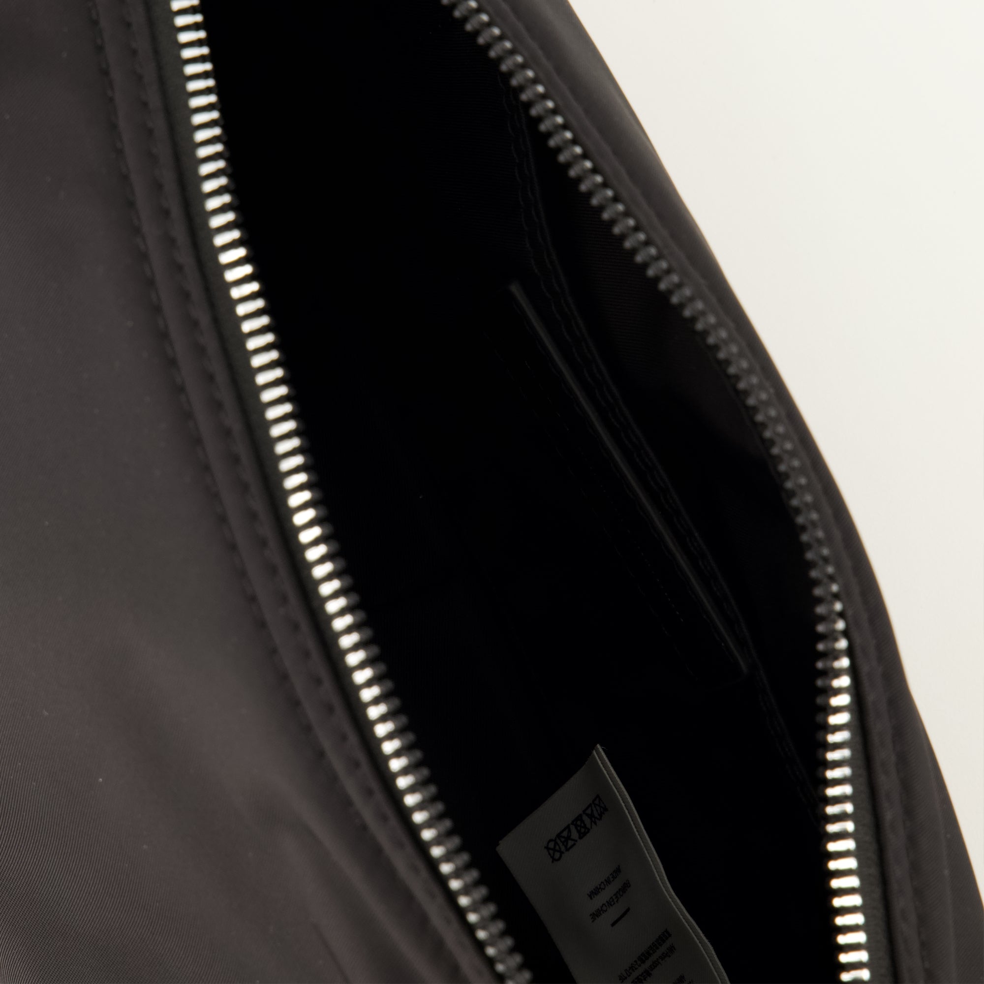 Sacs bandoulière Sac Marcel en nylon noir Ami PARIS Noir Unisexe