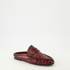 Immagine delle Mules Loafer bordeaux del marchio Saint Laurent per Donna - Collezione Primavera-Estate 2026 - Vista tre quarti anteriore destra