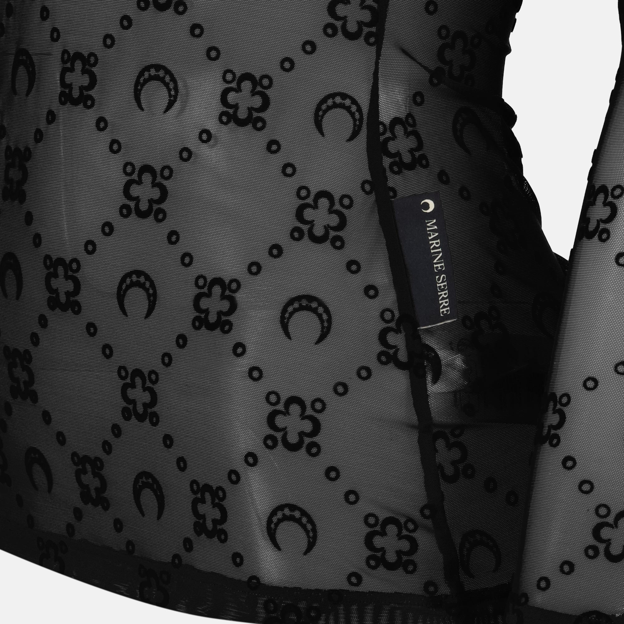 Bild des schwarzen Mesh-Monogramm-Tops von Marine Serre für Frauen - Herbst-Winter 2025 Saison - Detaillierte Ansicht_1
