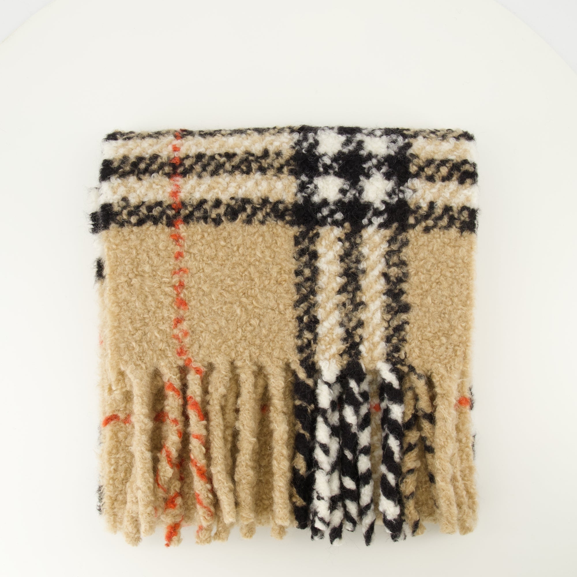 Image de l'article Écharpe à carreaux en alpaga de la marque Burberry pour Unisex - Saison Printemps-Été 2026 - Vue de Dos