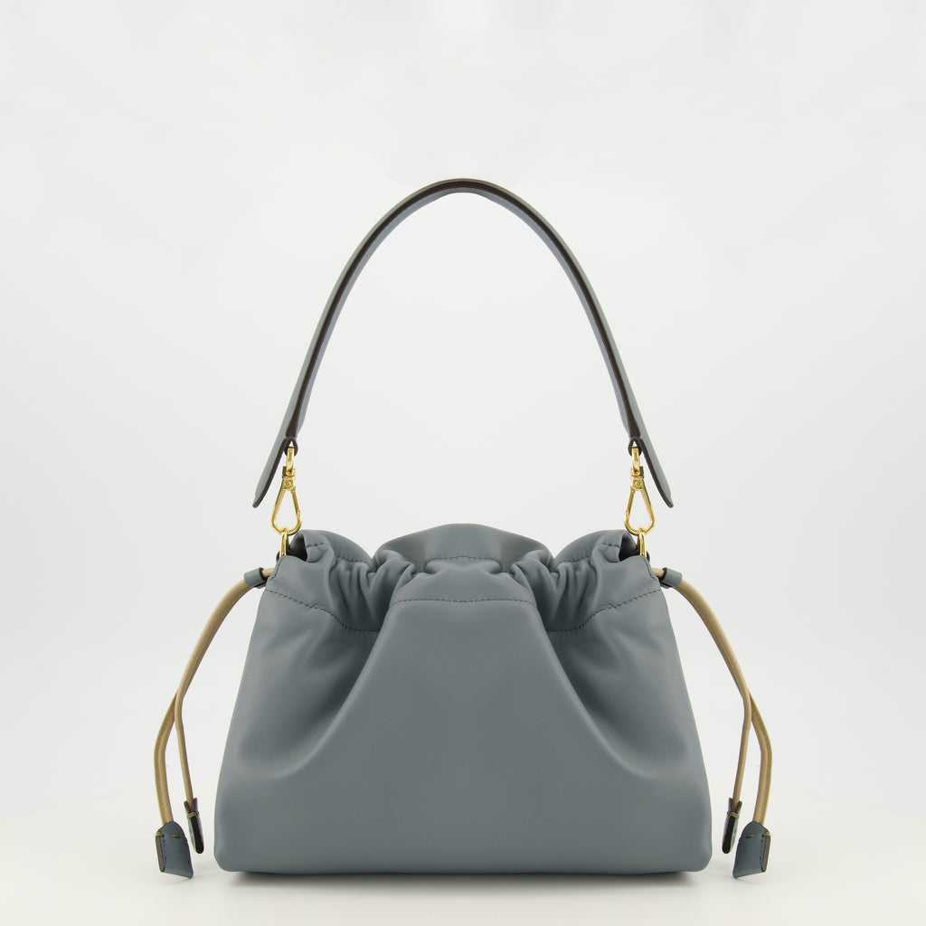 Imagem do artigo bolsa Mamma Baguette média em couro azul da marca Fendi para Senhora - Temporada Primavera-Verão 2026 - Vista Traseira