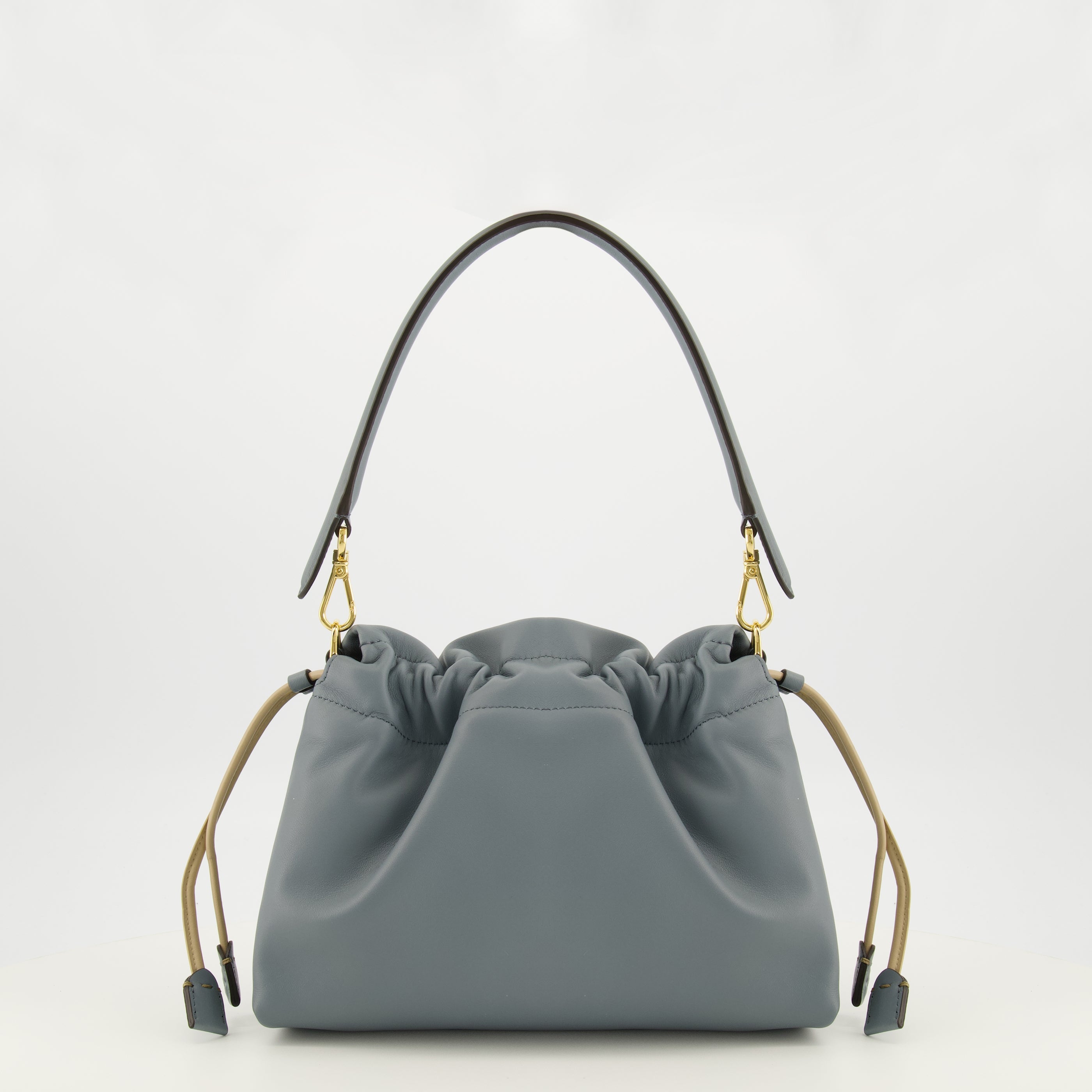 Image de l'article Sac Mamma Baguette medium en cuir bleu de la marque Fendi pour Femme - Saison Printemps-Été 2026 - Vue de Dos