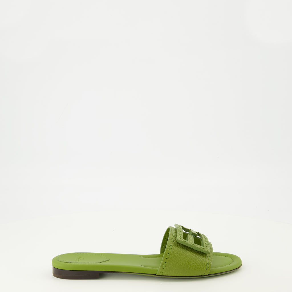 Imagen de las Mules Baguette verdes de Fendi para Mujer - Temporada Primavera-Verano 2026 - Vista Frontal