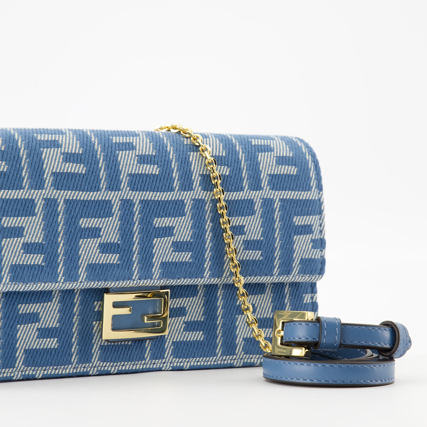 Handbags and shoulder bags Baguette Wallet with Chain Fendi Blue Femme