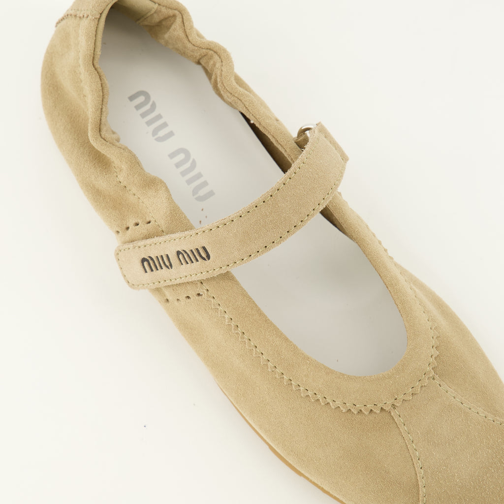 Chaussures plates Plume Ballet Flats em Camurça Bege Miu Miu Beige Femme