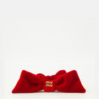 Bild des roten Samt-Haargummis von Miu Miu für Damen - Frühjahr-Sommer 2026 - Vorderansicht