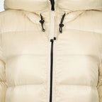 Imagen de la chaqueta de plumas de media longitud Suyenne de la marca Moncler para Mujer - Temporada Otoño-Invierno 2025 - Vista Detallada_2