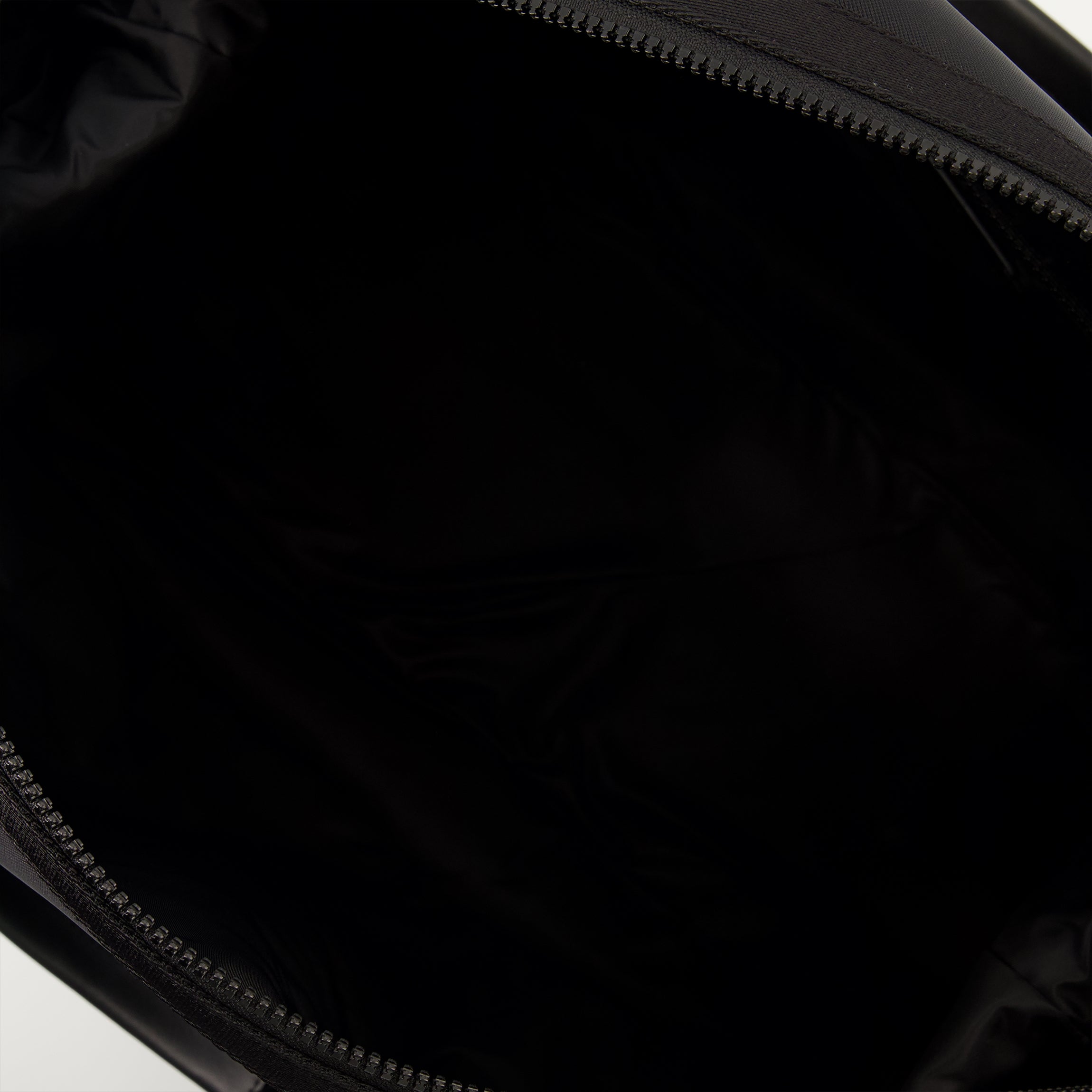Imagen del bolso de viaje Tech Duffle de Moncler para Hombre - Temporada Otoño-Invierno 2025 - Vista Detallada_3