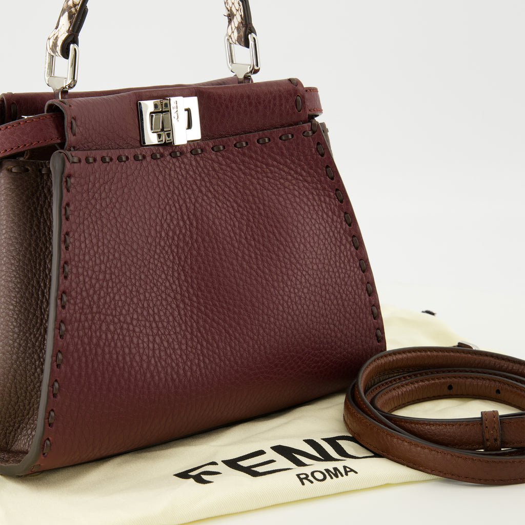 Image de l'article Mini Peekaboo bordeaux de la marque Fendi pour Femme - Saison Printemps-Été 2026 - Vue détaillée_2