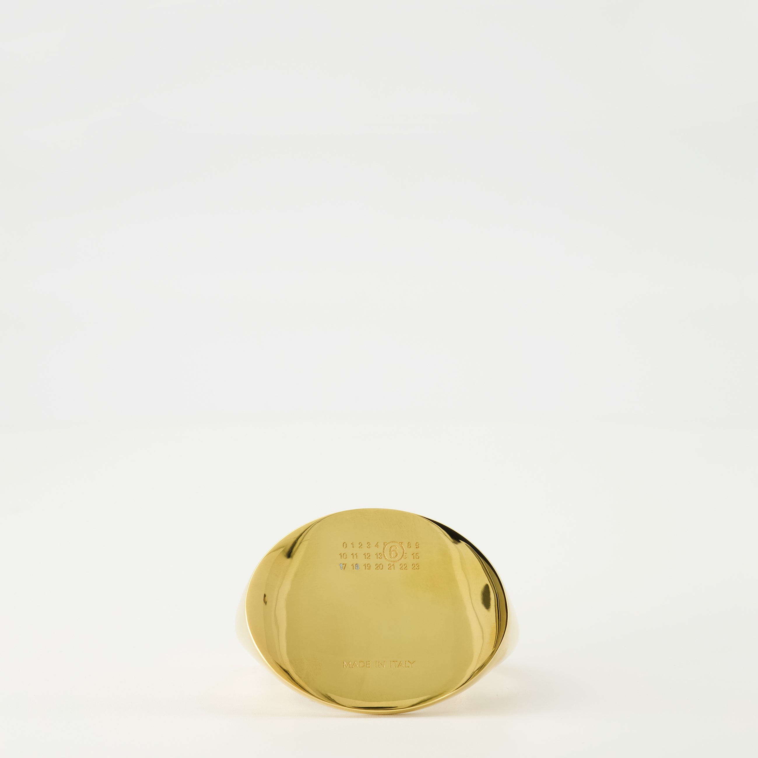 Image de l'article Bracelet Ovale de la marque Mm6 pour Femme - Saison Automne-Hiver 2025 - Vue de Face