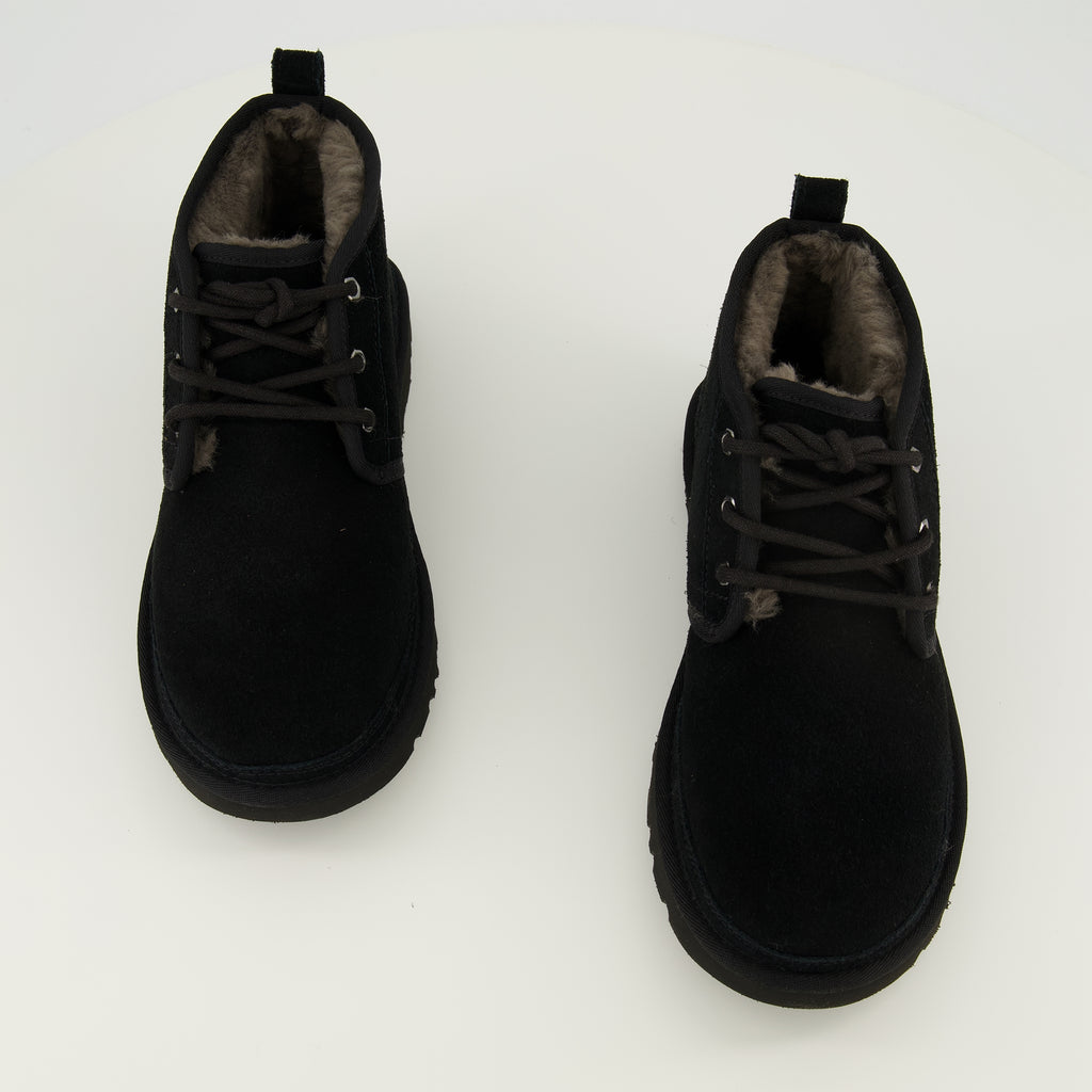 Image of the Ugg Men's Neumel Black Boots - Spring-Summer 2026 - Top view of a pair of shoes