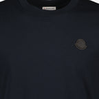 Imagen del artículo T-shirt de logo de cuero de la marca Moncler para Hombre - Temporada Otoño-Invierno 2025 - Vista Detallada_6