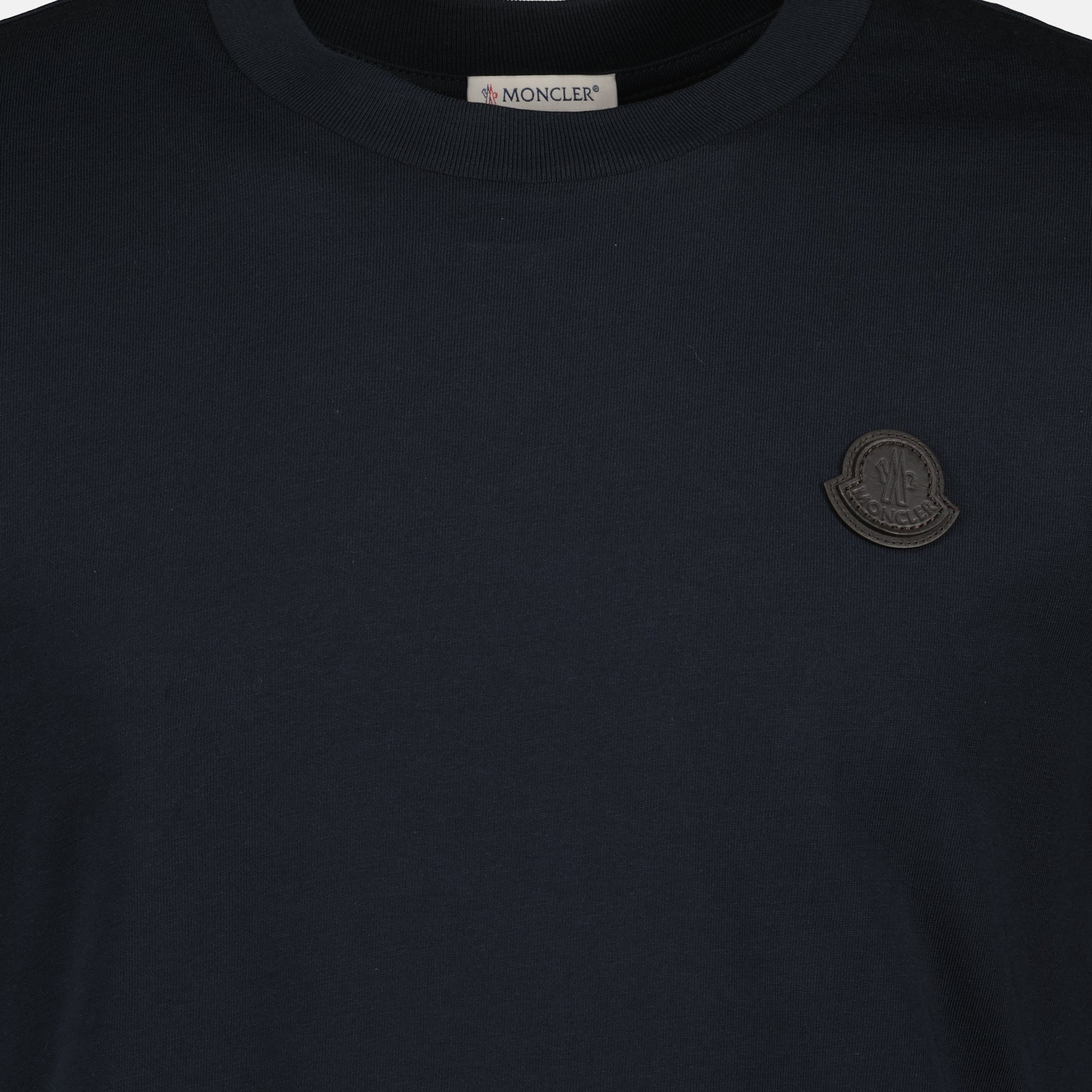 Image de l'article T-shirt logo en cuir de la marque Moncler pour Homme - Saison Automne-Hiver 2025 - Vue détaillée_6