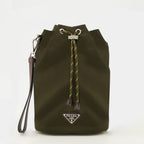 Image de l'article Pochette Speedrock en Re-Nylon kaki de la marque Prada pour Homme - Saison Printemps-Été 2026 - Vue de Face