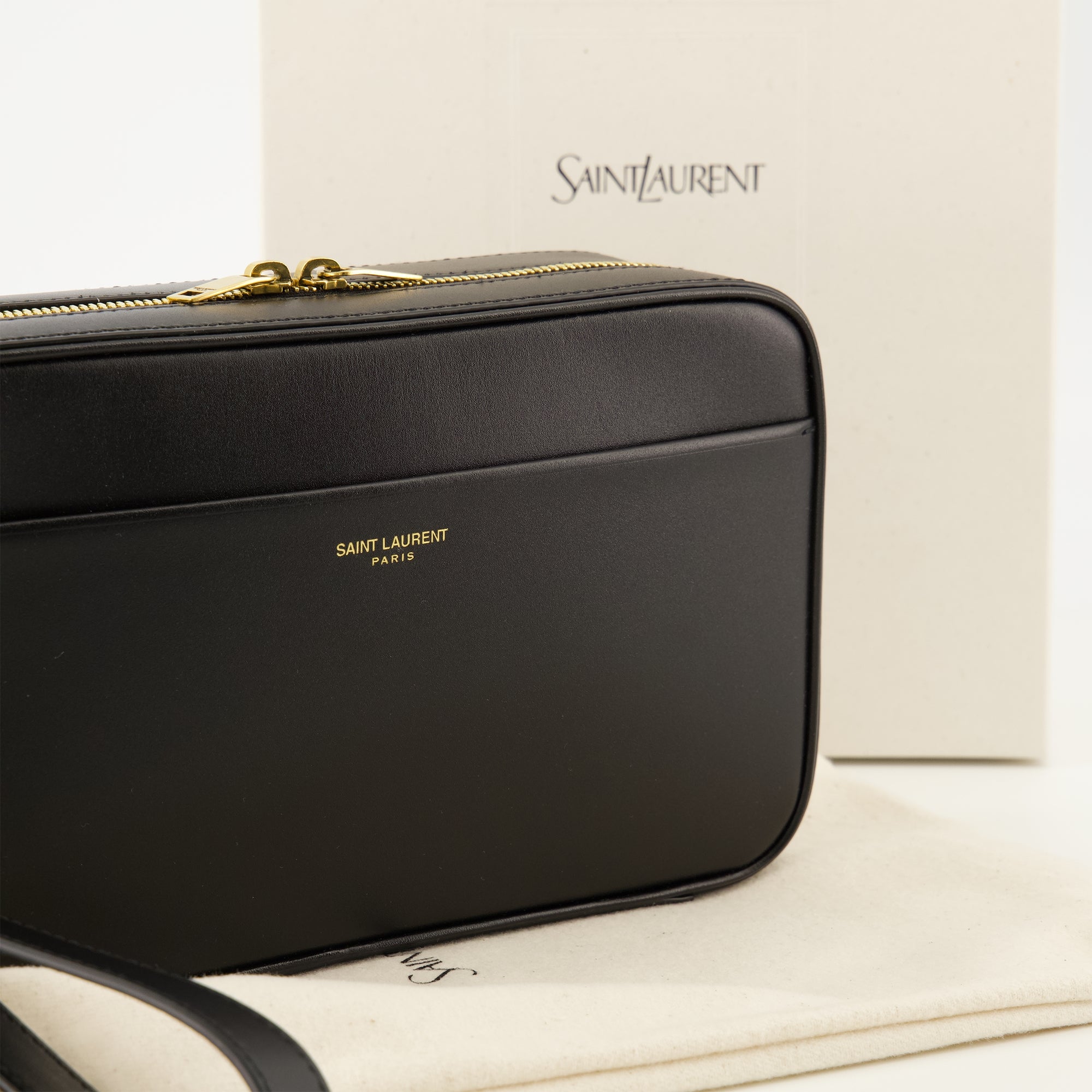 Image of the Saint Laurent Paris black pouch for men - Spring-Summer 2026 - Detailed View_2