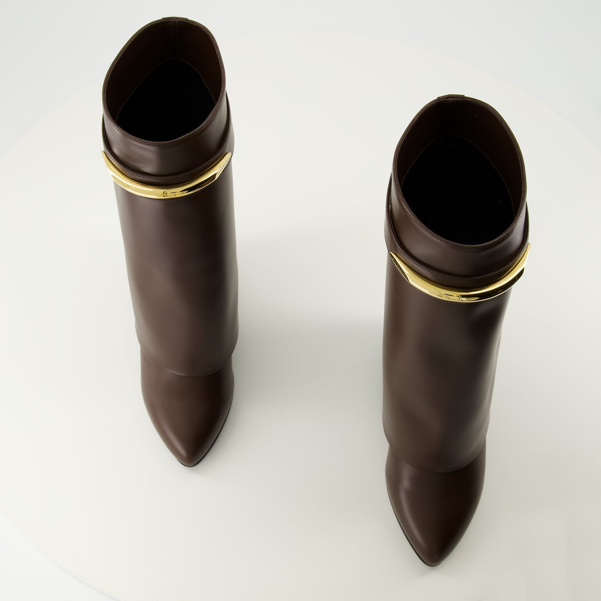 Image de l'article Bottines Shark marron de la marque Givenchy pour Femme - Saison Printemps-Été 2026 - Vue de dessus paire de chaussure