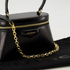 Immagine della borsa Vanity Antigona in pelle nera di Givenchy per donna - Collezione Primavera-Estate 2026 - Vista Dettagliata_2