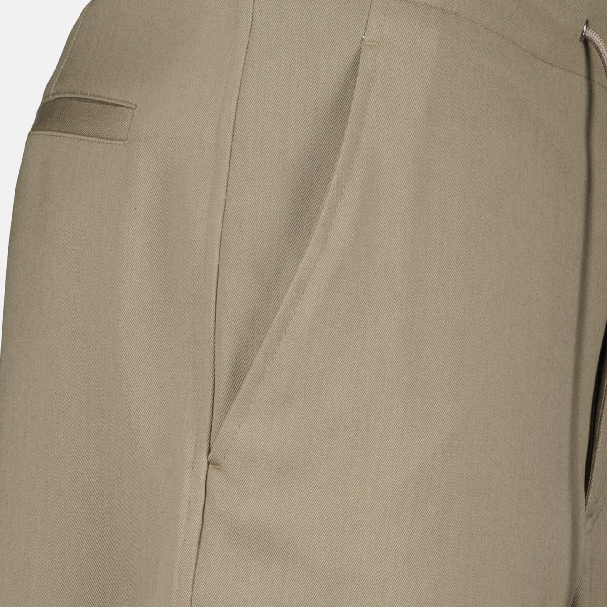 Bild der beigen Cargo-Hose der Marke Dior für Herren - Frühling-Sommer 2026 - Detaillierte Ansicht_2