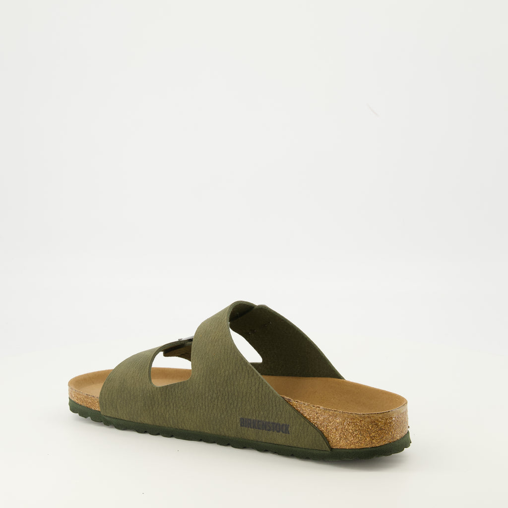 Immagine delle sandali Arizona del marchio Birkenstock per uomo - Stagione Autunno-Inverno 2025 - Vista tre quarti posteriore destra