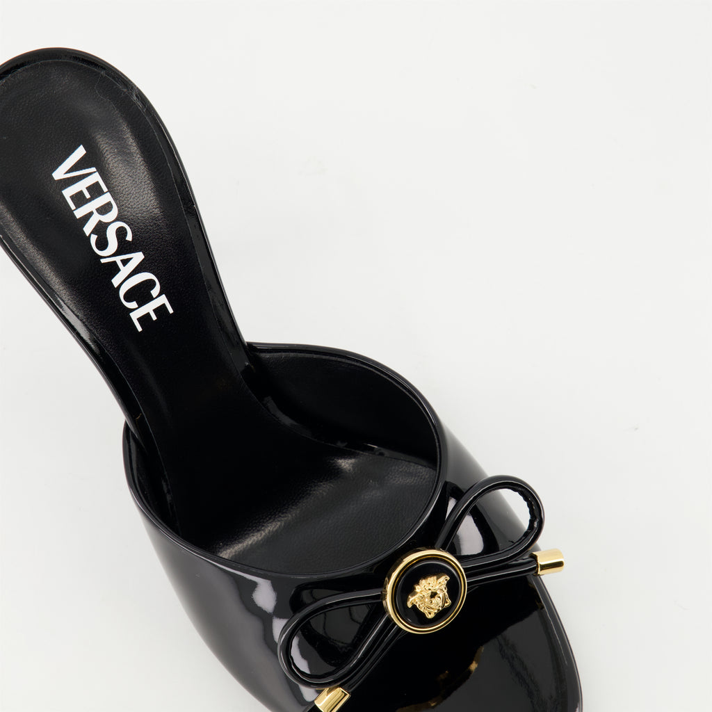Chaussures ouvertes Mules à talon Bow Versace Noir Femme