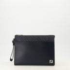 Imagen del artículo Pochette Squared FF azul marino de la marca Fendi para Hombre - Temporada Primavera-Verano 2026 - Vista Frontal