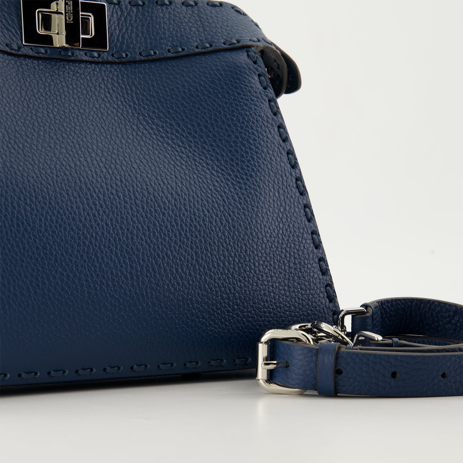 Bolsos de mano y al hombro Sac Peekaboo ISeeU Petit Fendi Azul Femme