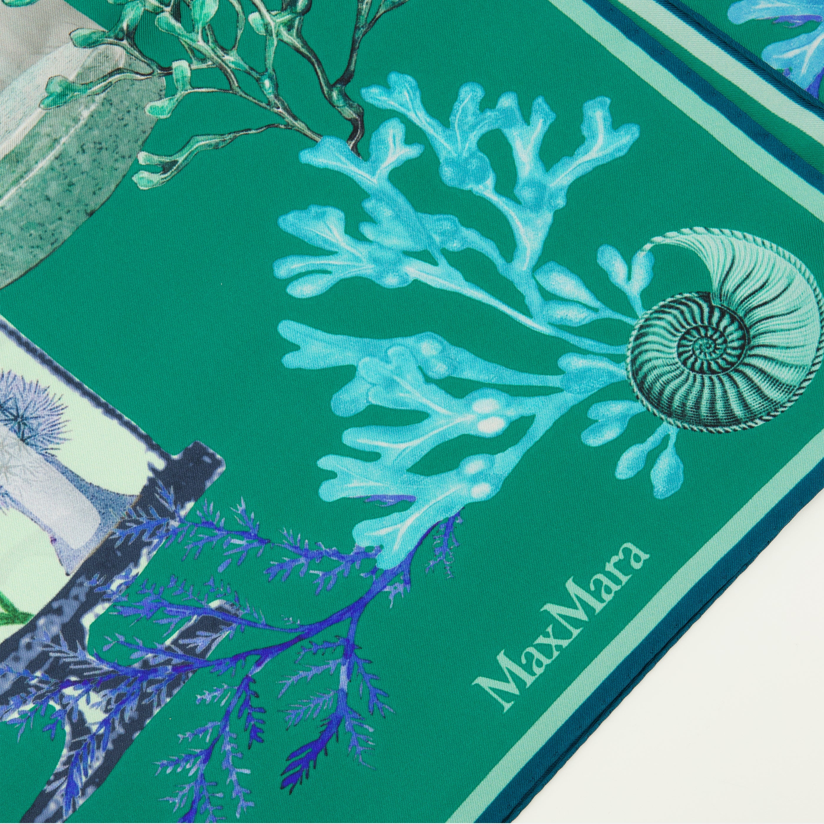 Max Mara 여성용 베이지 색 프린트 실크 트윌 스카프 이미지 - 2026년 봄-여름 - 상세 보기_3