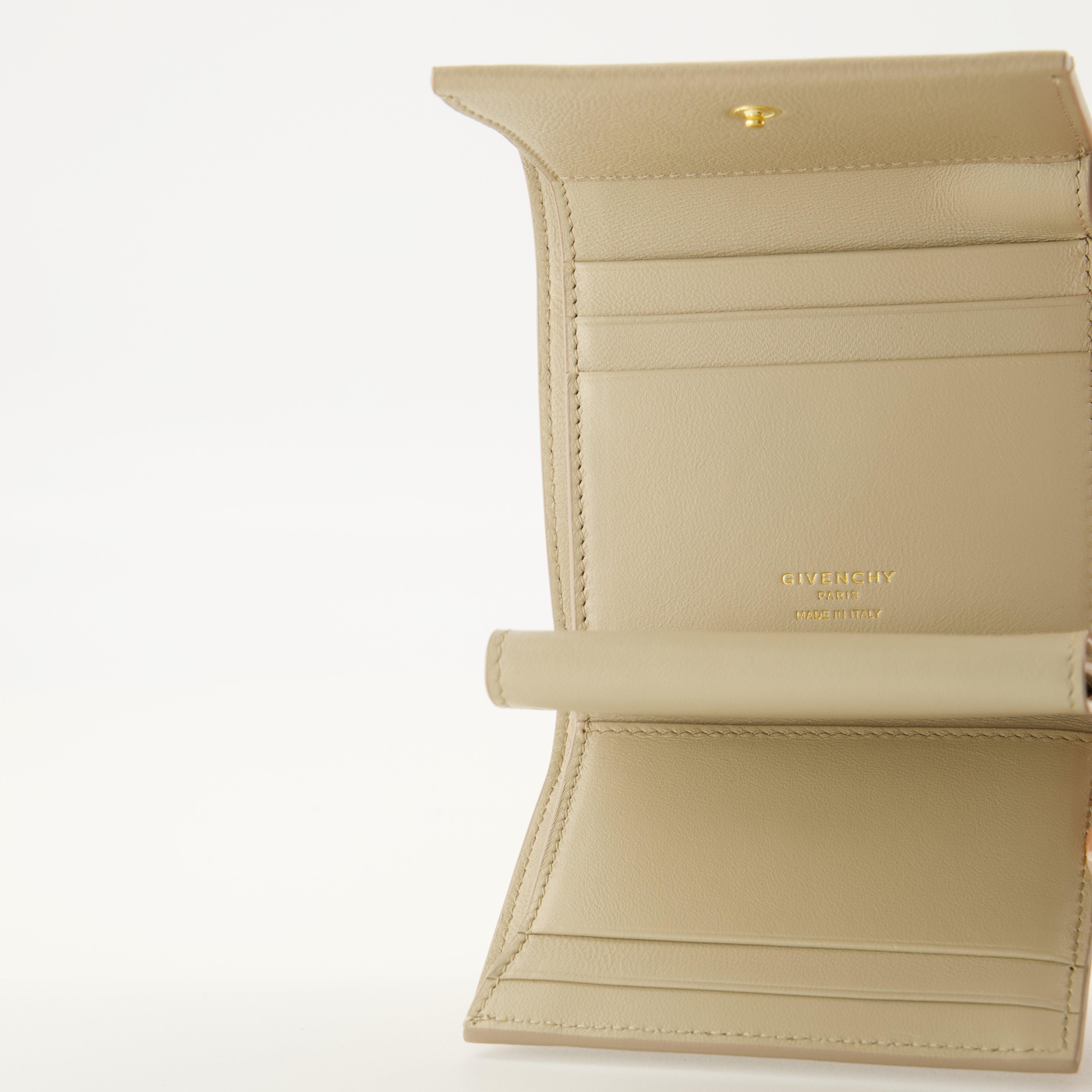 Image of the Givenchy Day Wallet for Women - Autumn-Winter 2025 - Detailed View_2