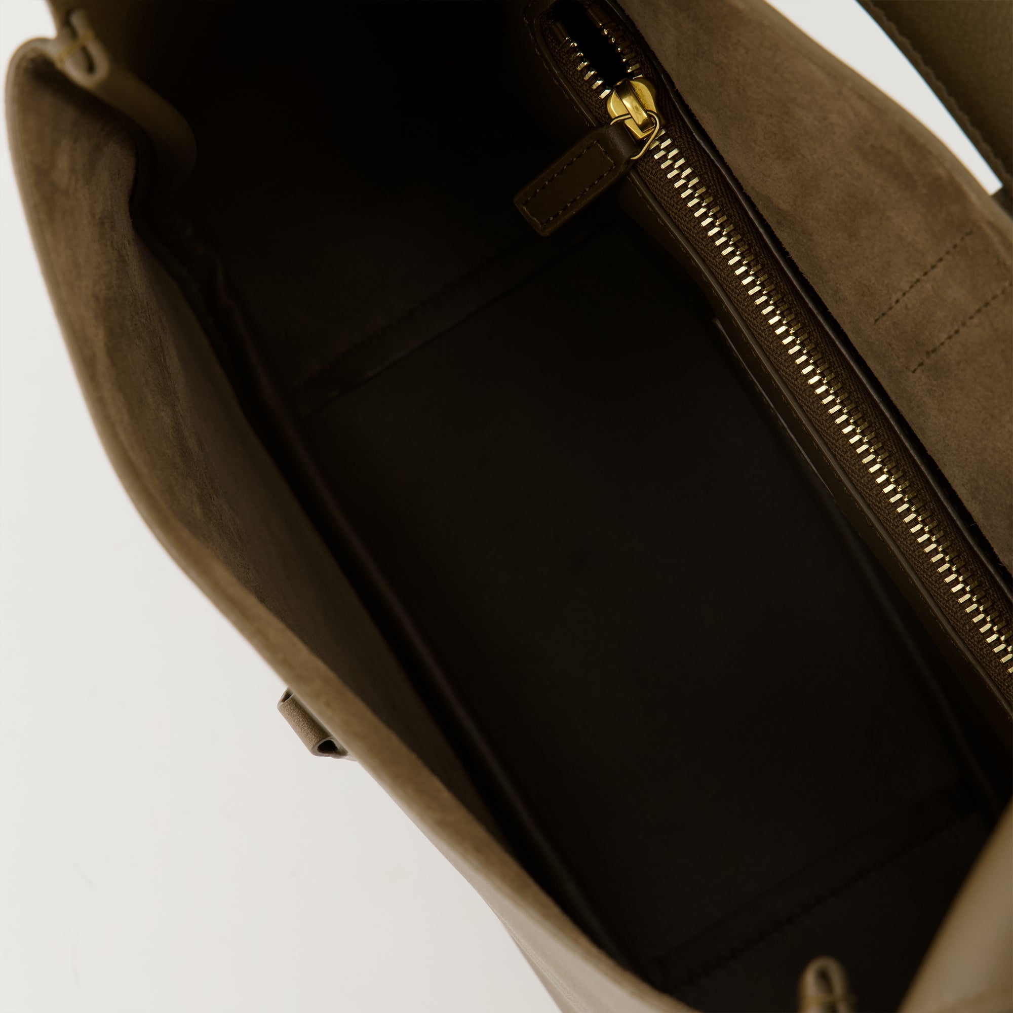 Image de l'article Le 5 à 7 small de la marque Saint Laurent pour Femme - Saison Automne-Hiver 2025 - Vue détaillée_3