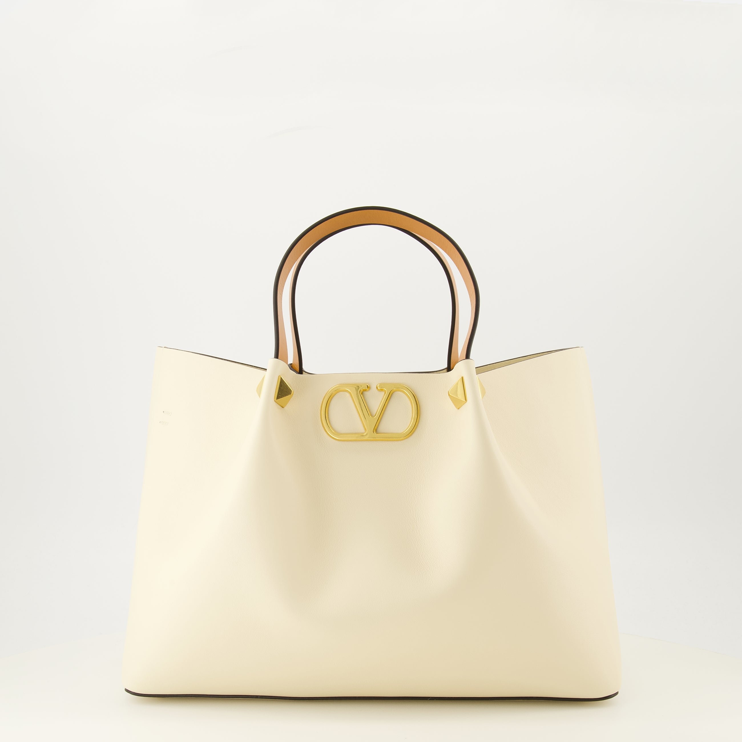 Image of the beige leather tote bag from Valentino Garavani for Women - Spring-Summer 2026 - Front View