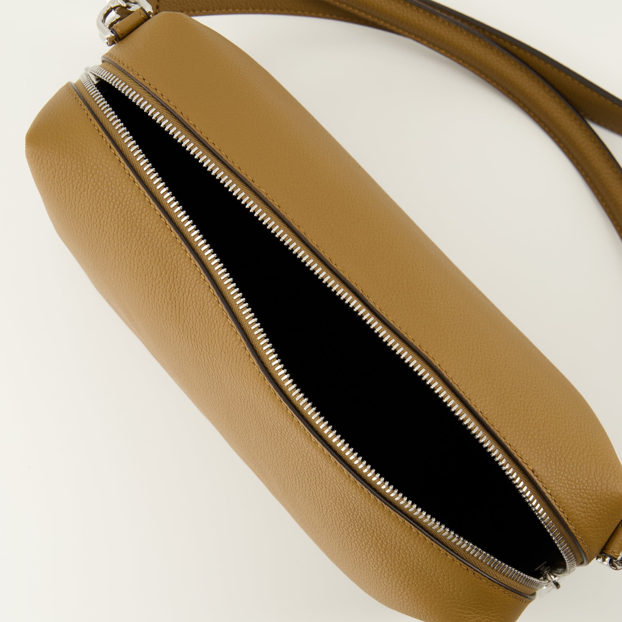Bild des Fendi Herren Fendi Lui Bags - Herbst-Winter 2025 - Detailansicht 3