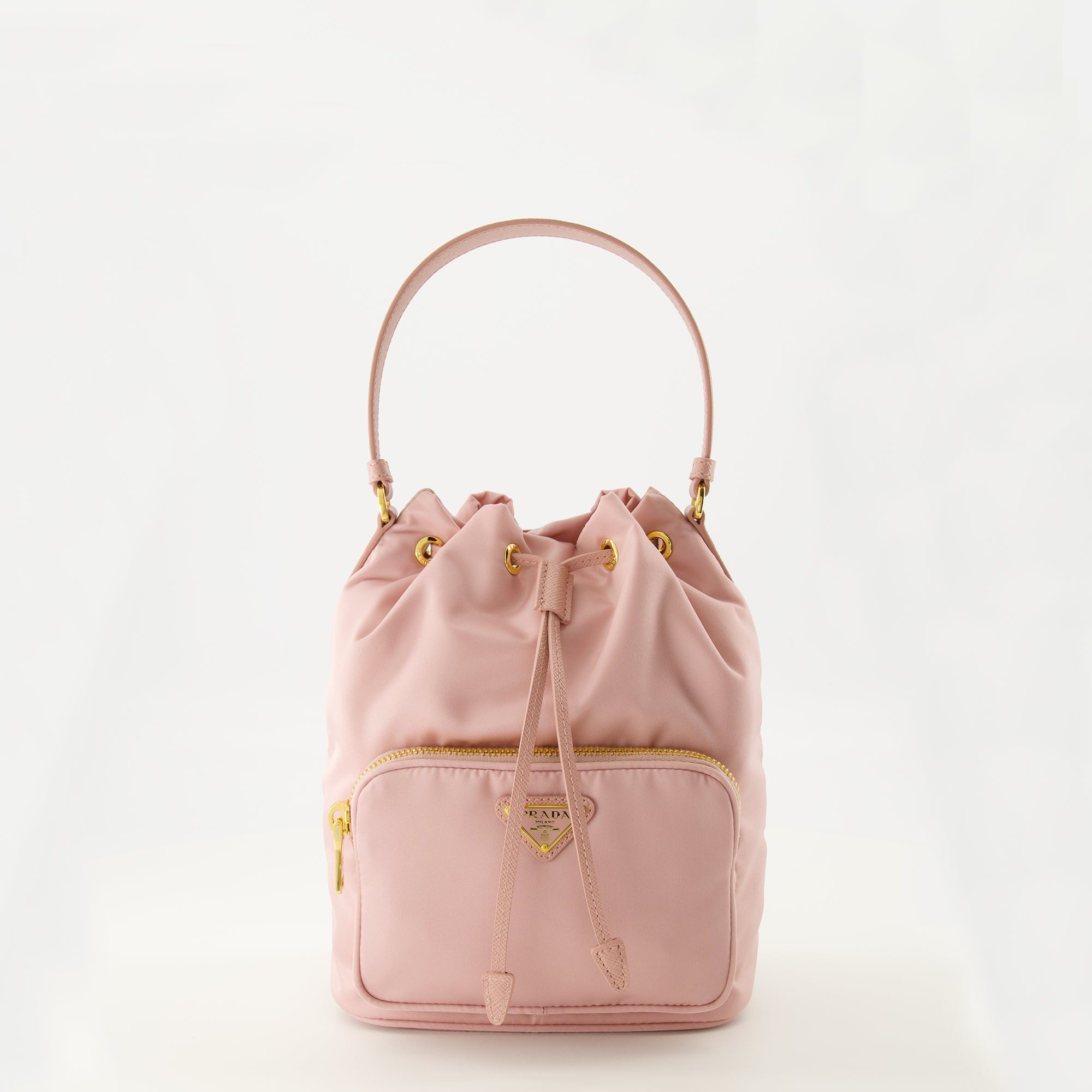 Image de l'article Sac seau en Re-Nylon rose de la marque Prada pour Femme - Saison Printemps-Été 2026 - Vue de Face