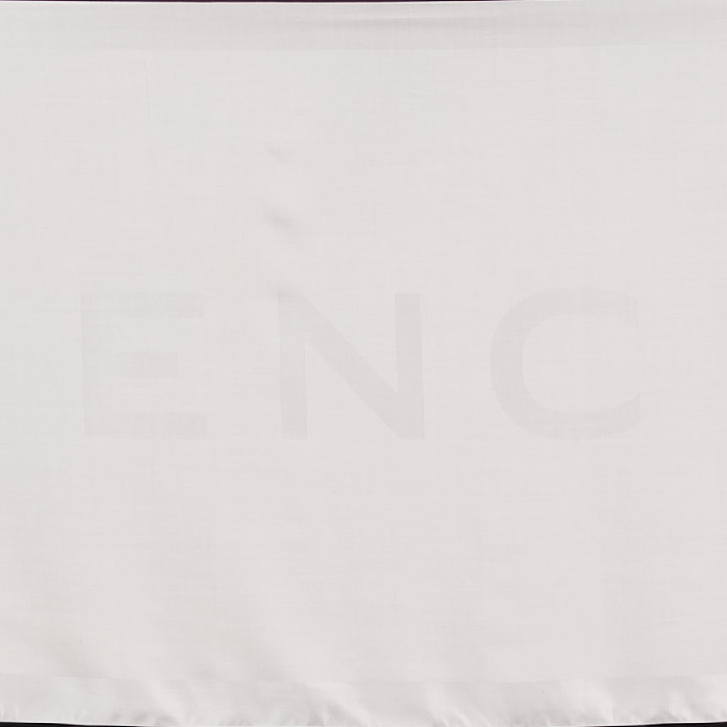 Immagine del foulard bianco in seta e lana del marchio Givenchy per donna - Collezione Autunno-Inverno 2025 - Vista dettagliata 3